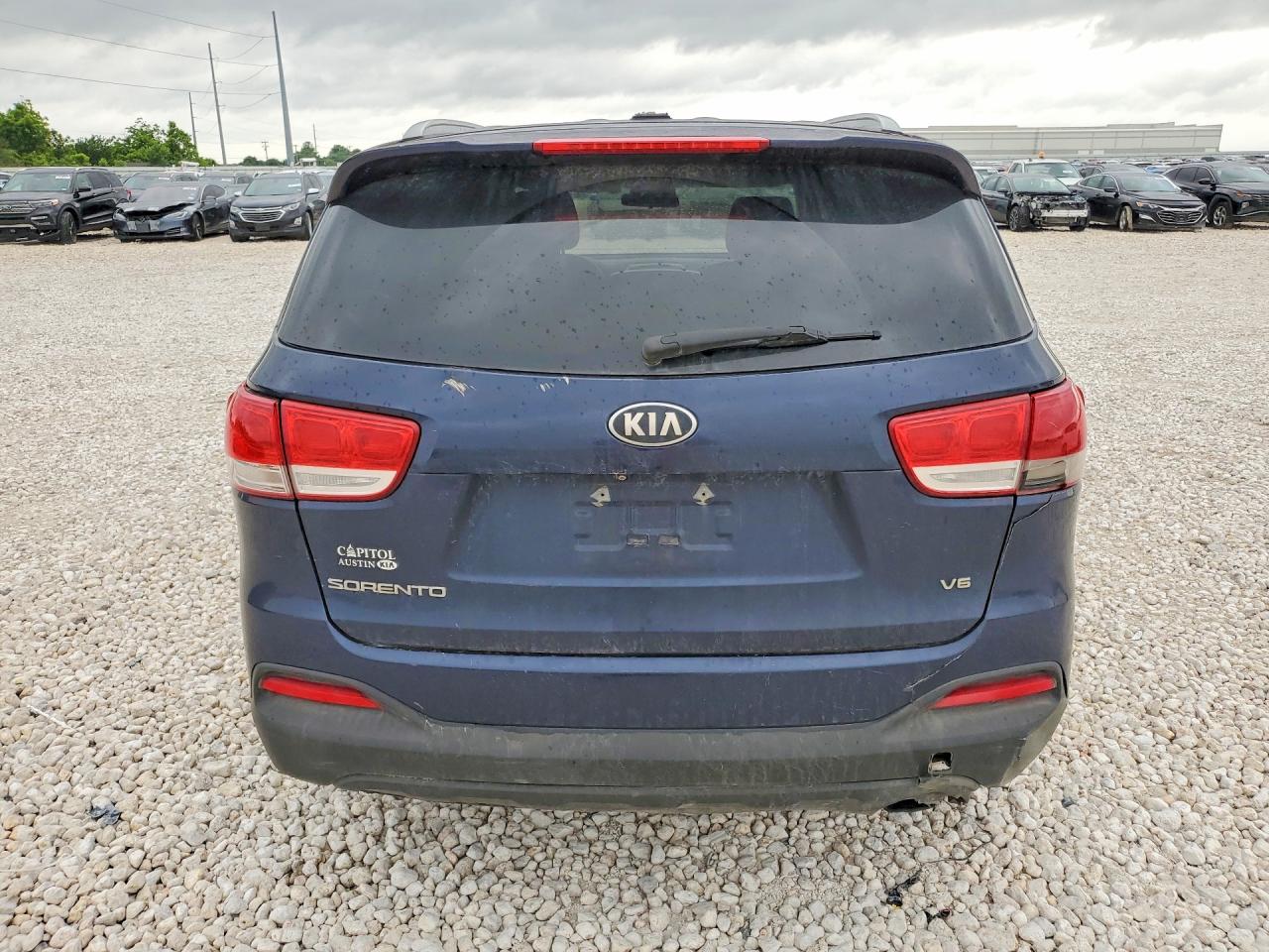 2016 KIA SORENTO L / LX
