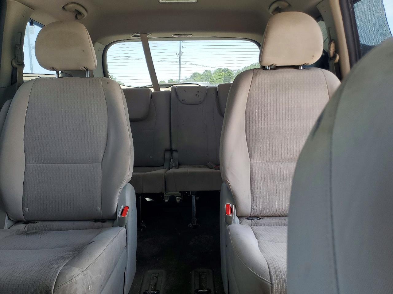 2016 KIA SEDONA LX - Middle-low