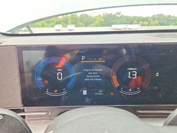 2024 HYUNDAI KONA SE