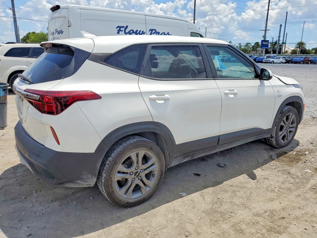 2023 KIA SELTOS LX
