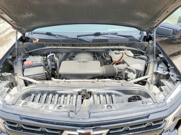 2023 CHEVROLET SILVERADO RST — Engine bay