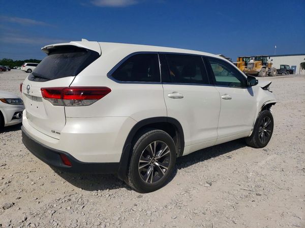 2018 TOYOTA HIGHLANDER LE/LE Plus