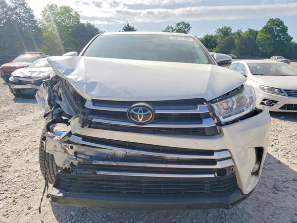 2018 TOYOTA HIGHLANDER LE/LE Plus