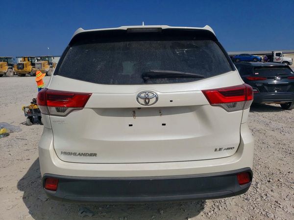 2018 TOYOTA HIGHLANDER LE/LE Plus
