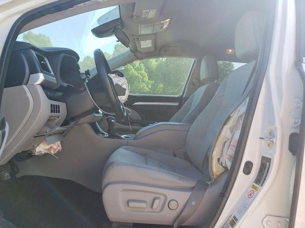 2018 TOYOTA HIGHLANDER LE/LE Plus