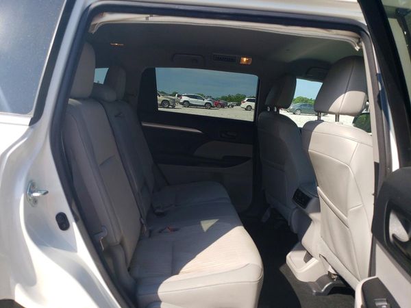 2018 TOYOTA HIGHLANDER LE/LE Plus