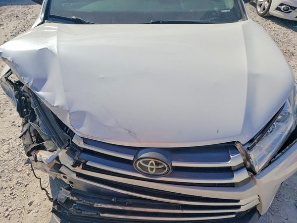 2018 TOYOTA HIGHLANDER LE/LE Plus