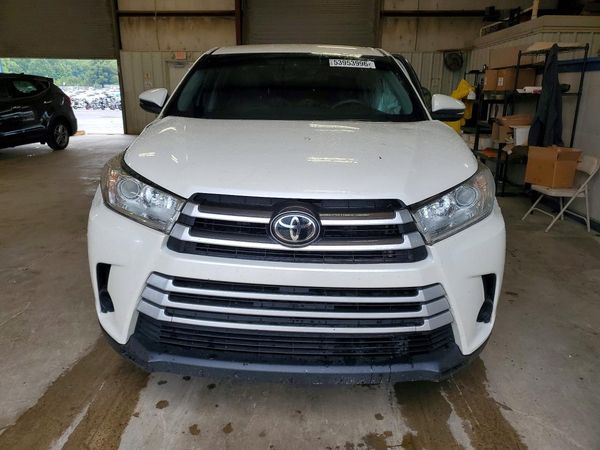 2019 TOYOTA HIGHLANDER LE/LE Plus