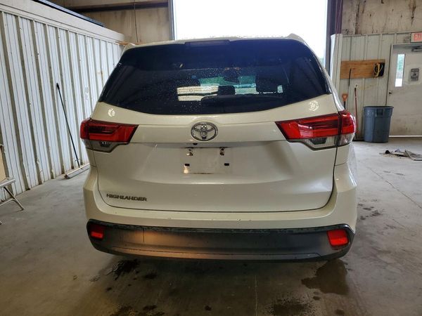 2019 TOYOTA HIGHLANDER LE/LE Plus