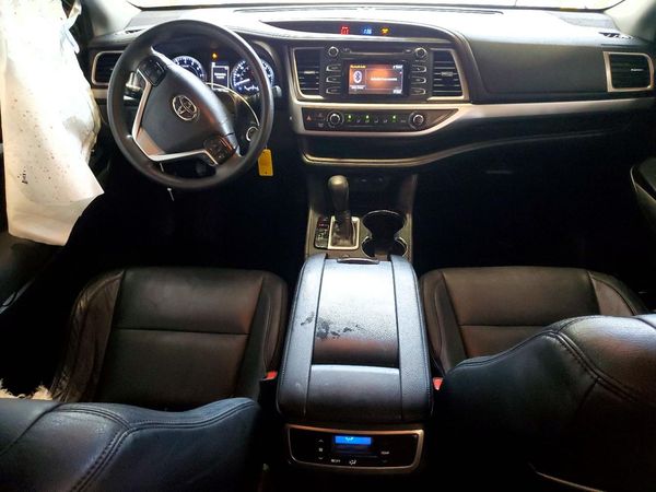 2019 TOYOTA HIGHLANDER LE/LE Plus