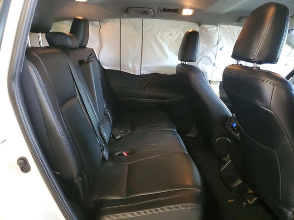 2019 TOYOTA HIGHLANDER LE/LE Plus