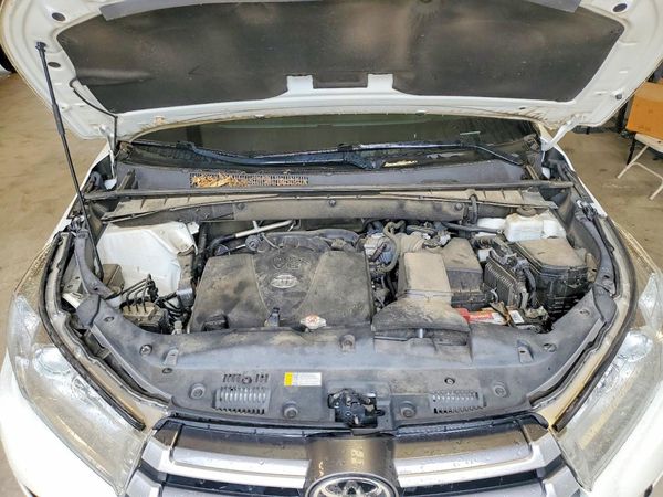 2019 TOYOTA HIGHLANDER LE/LE Plus