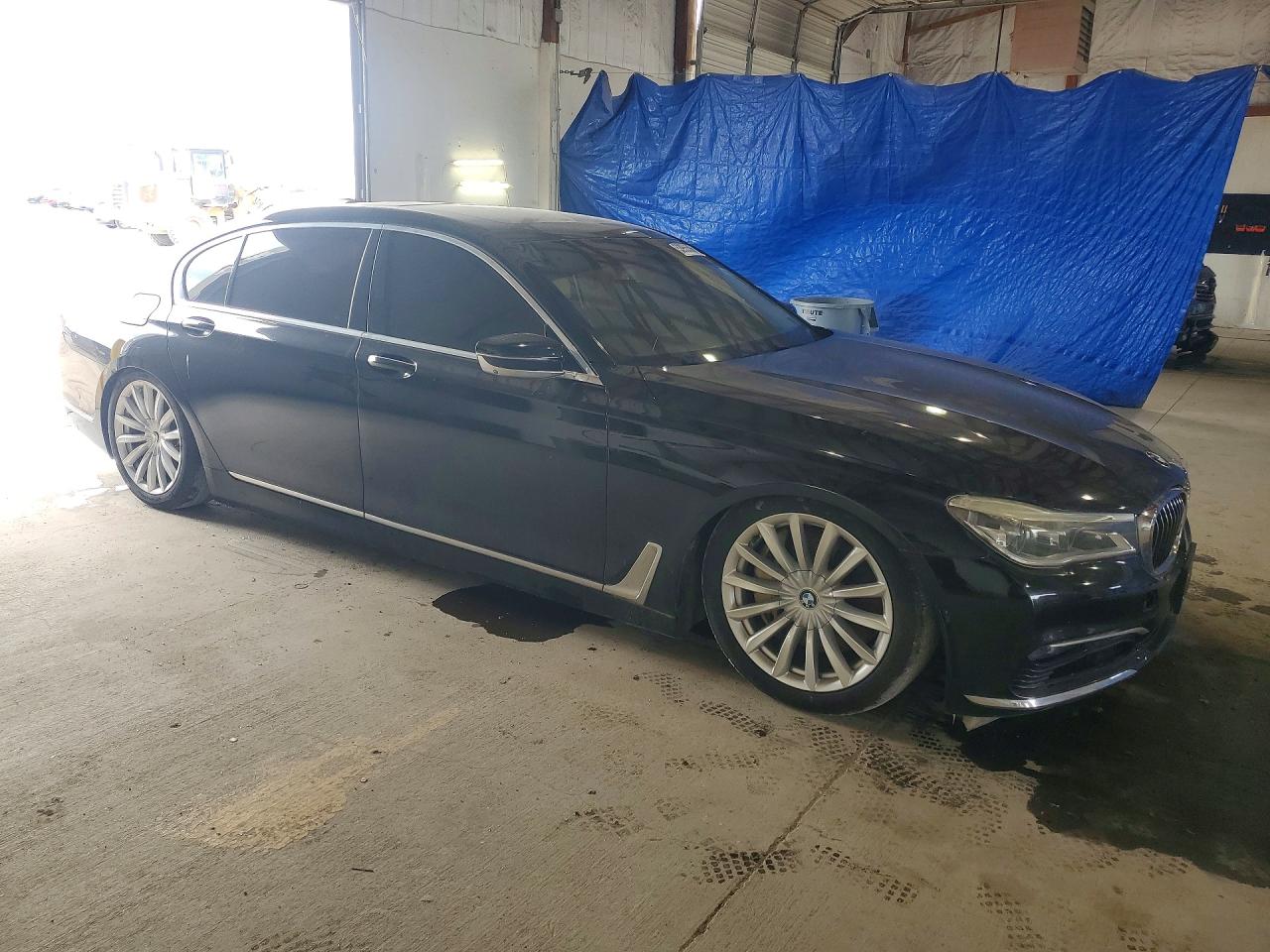 2016 BMW 750