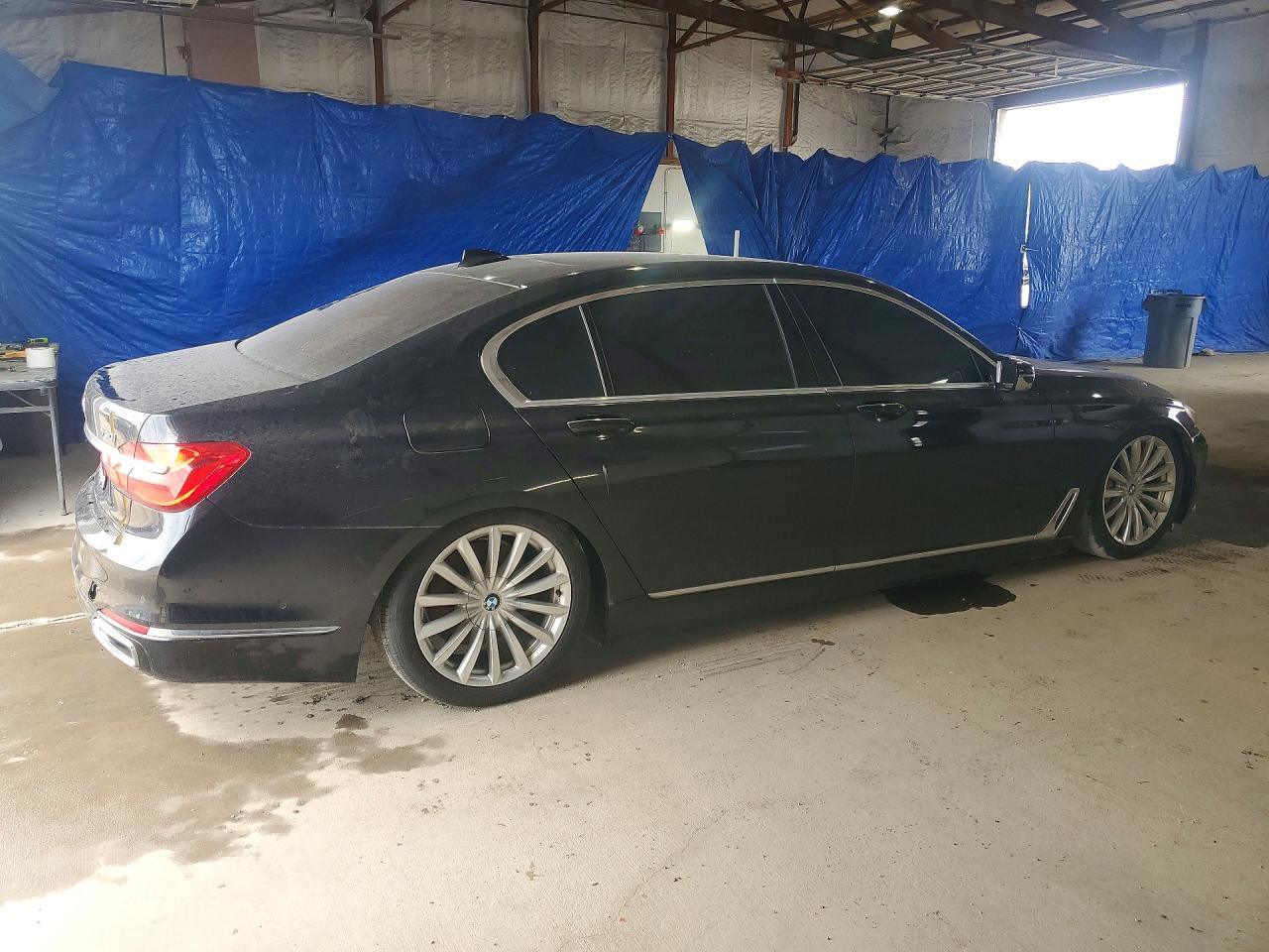 2016 BMW 750