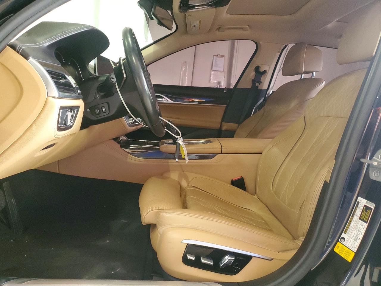 2016 BMW 750
