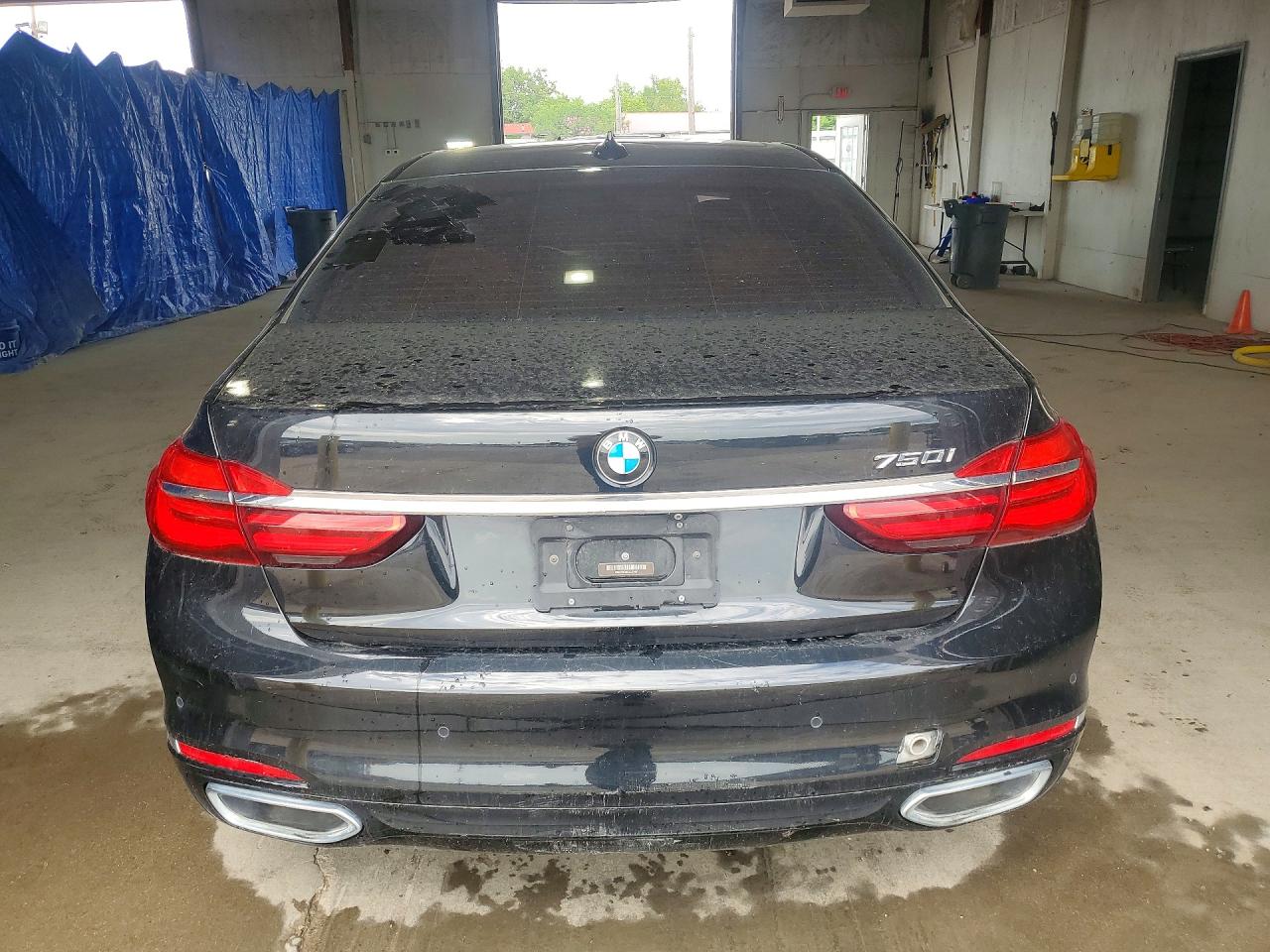 2016 BMW 750