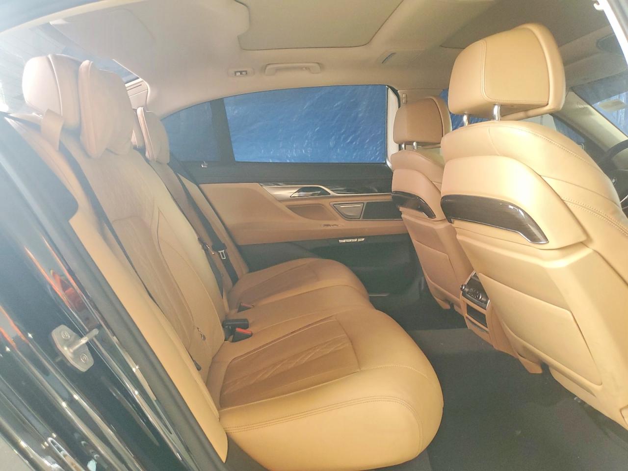 2016 BMW 750
