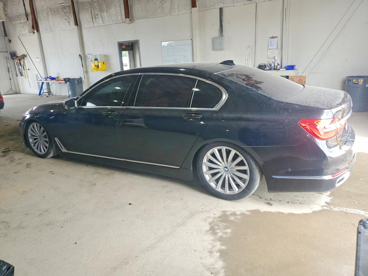 2016 BMW 750