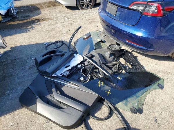 2022 TESLA MODEL 3 — LOOS