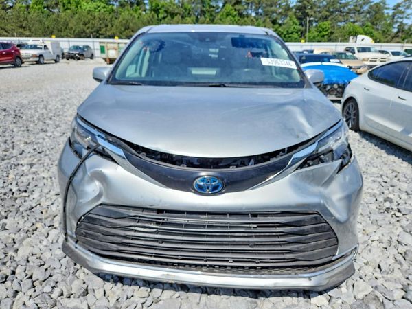 2021 TOYOTA SIENNA
