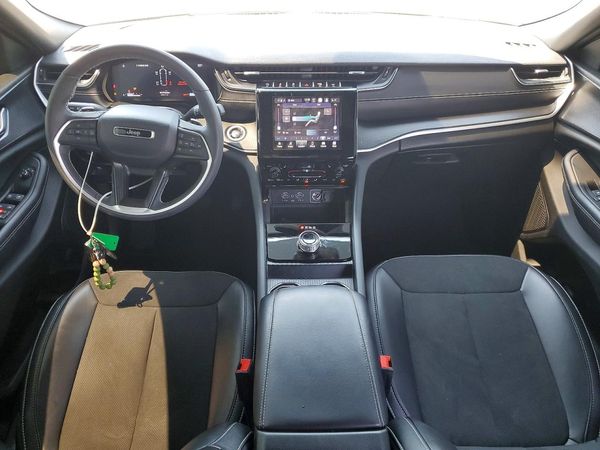 2025 JEEP GRAND CHEROKEE Laredo, Altitude