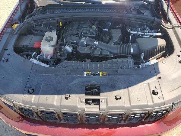 2025 JEEP GRAND CHEROKEE Laredo, Altitude