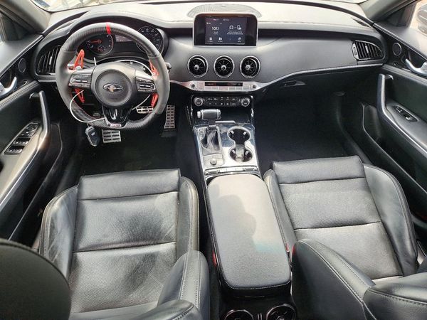 2021 KIA STINGER Base