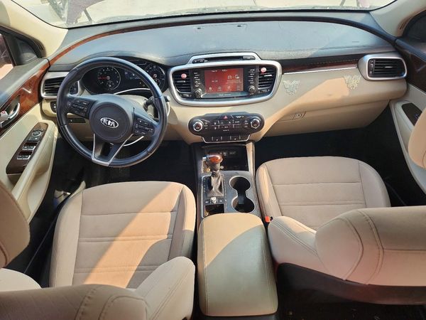 2017 KIA SORENTO L, LX