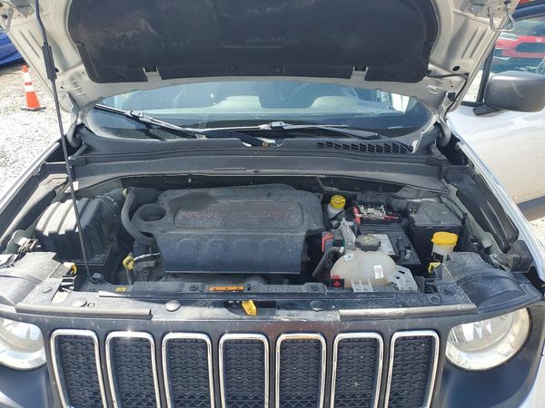 2019 JEEP RENEGADE Sport — Engine bay