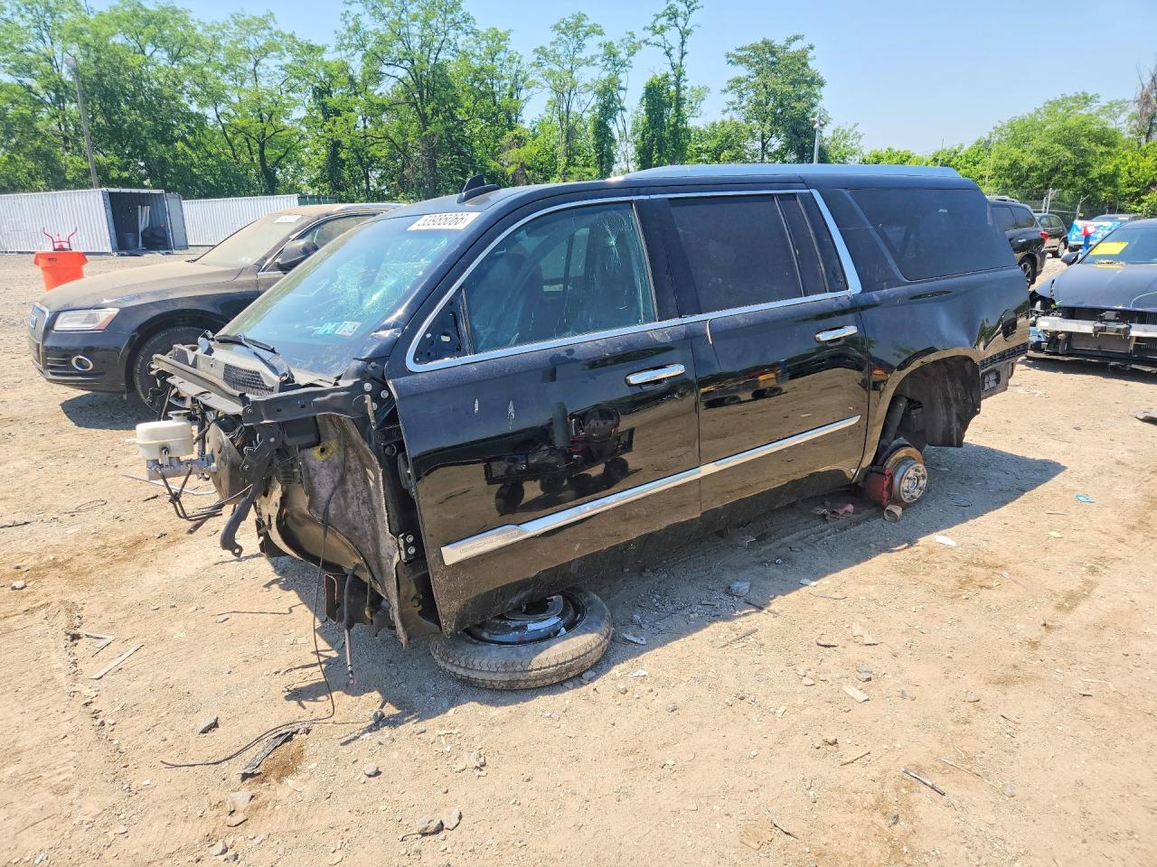 2015 CADILLAC ESCALADE ESV Luxury — Front 3/4