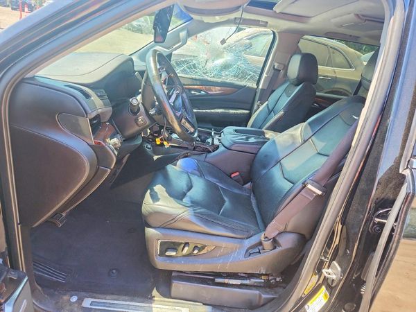 2015 CADILLAC ESCALADE ESV Luxury — DENT