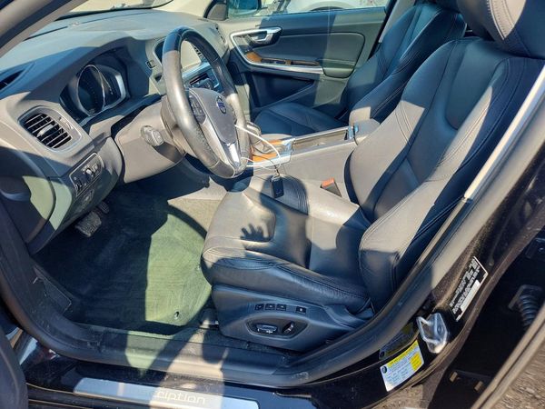 2016 VOLVO S60