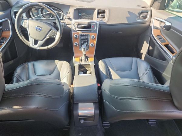 2016 VOLVO S60