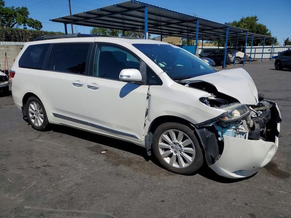 2015 TOYOTA SIENNA