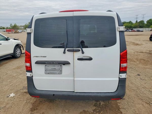 2016 MERCEDES-BENZ METRIS