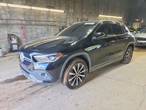 2021 MERCEDES-BENZ GLA-CLASS GLA250 — Front 3/4
