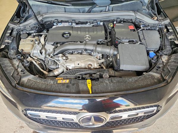 2021 MERCEDES-BENZ GLA-CLASS GLA250 — Engine bay