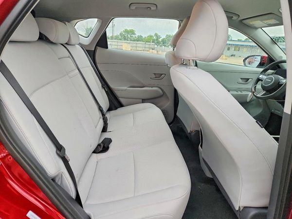 2025 HYUNDAI KONA SE