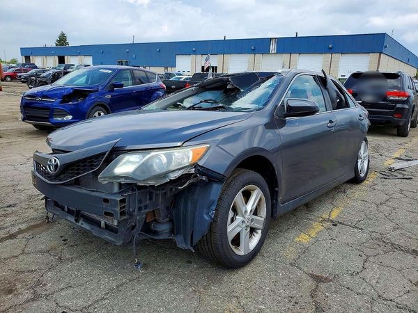 2012 TOYOTA CAMRY — Front 3/4