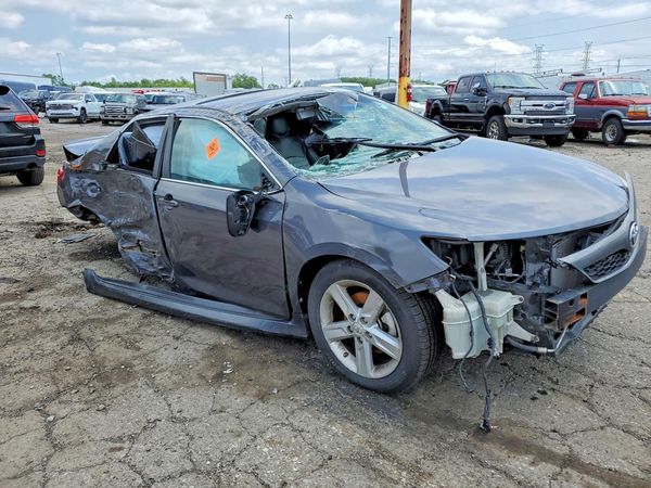 2012 TOYOTA CAMRY — Passenger 3/4