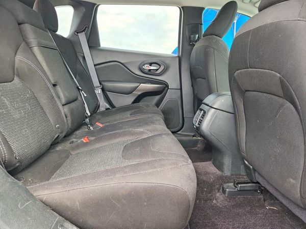 2019 JEEP CHEROKEE LATITUDE FWD