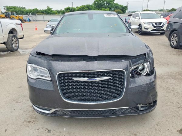 2019 CHRYSLER 300