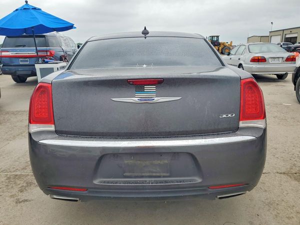 2019 CHRYSLER 300
