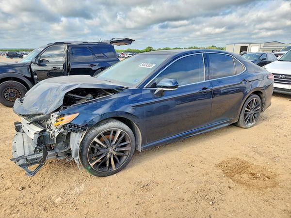 2019 TOYOTA CAMRY XSE