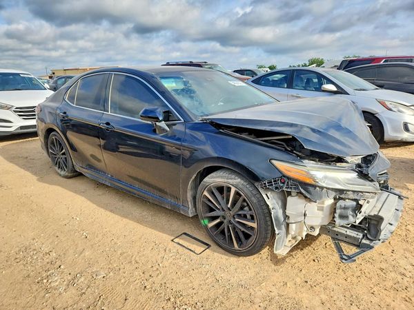 2019 TOYOTA CAMRY XSE