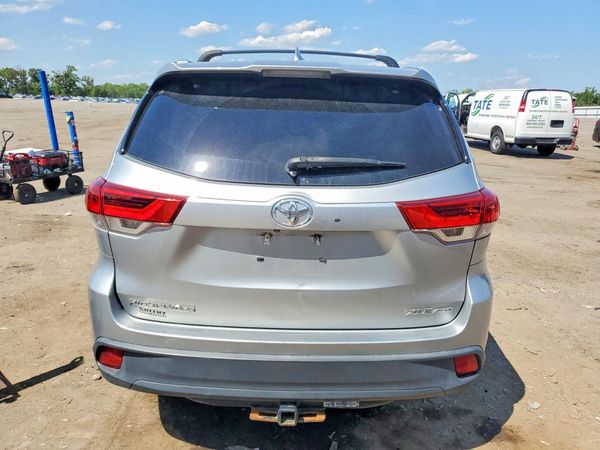 2017 TOYOTA HIGHLANDER SE/XLE