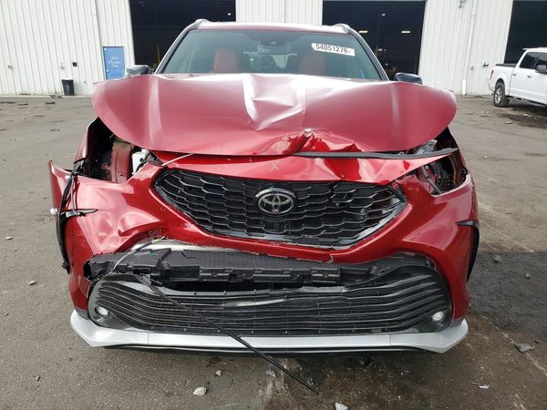2021 TOYOTA HIGHLANDER XSE