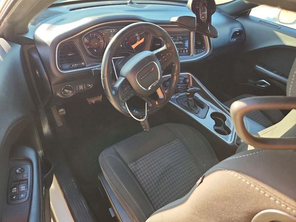 2019 DODGE CHALLENGER SXT