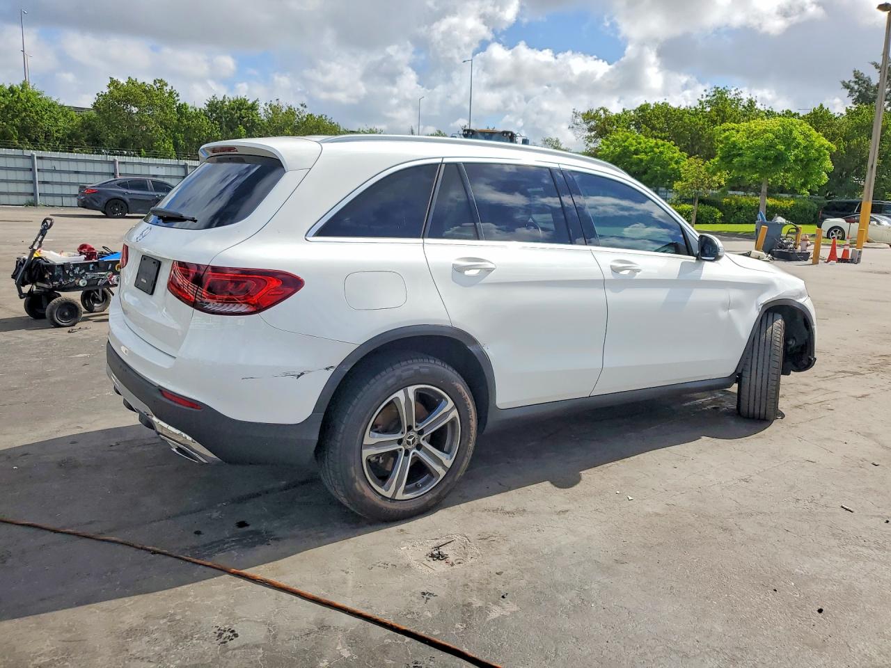 2020 MERCEDES-BENZ GLC GLC300