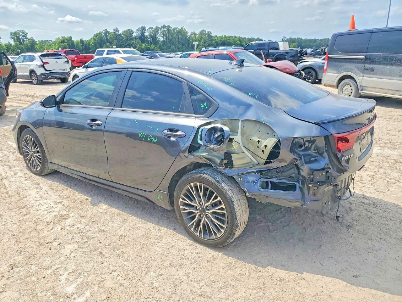 2024 KIA FORTE GT Line